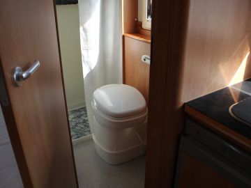 Eura Mobil Contura 652 SB-03 Super Netjes!! | Winter Camper |Half Integraal|Frans Bed|
